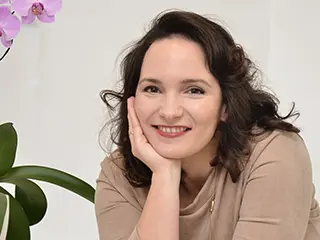 Dr Annamaria Pfau
